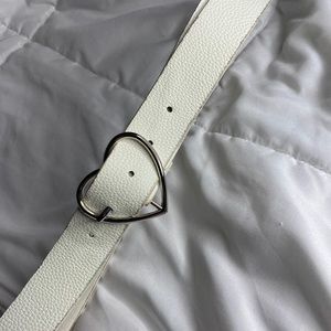 White heart belt